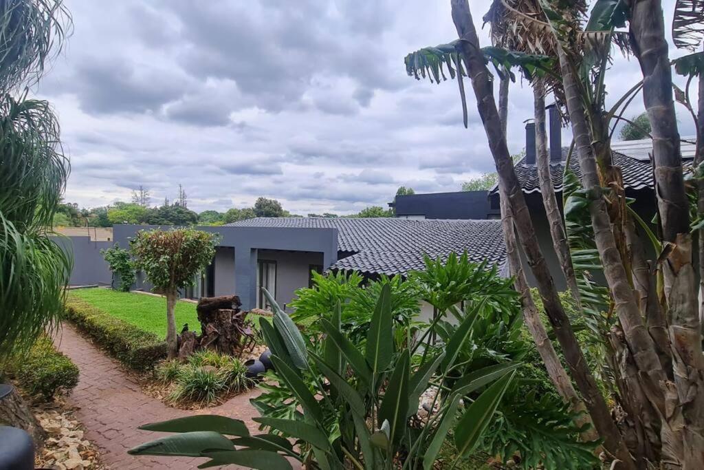 Expansive 5-bedroom House * Hartbeespoort