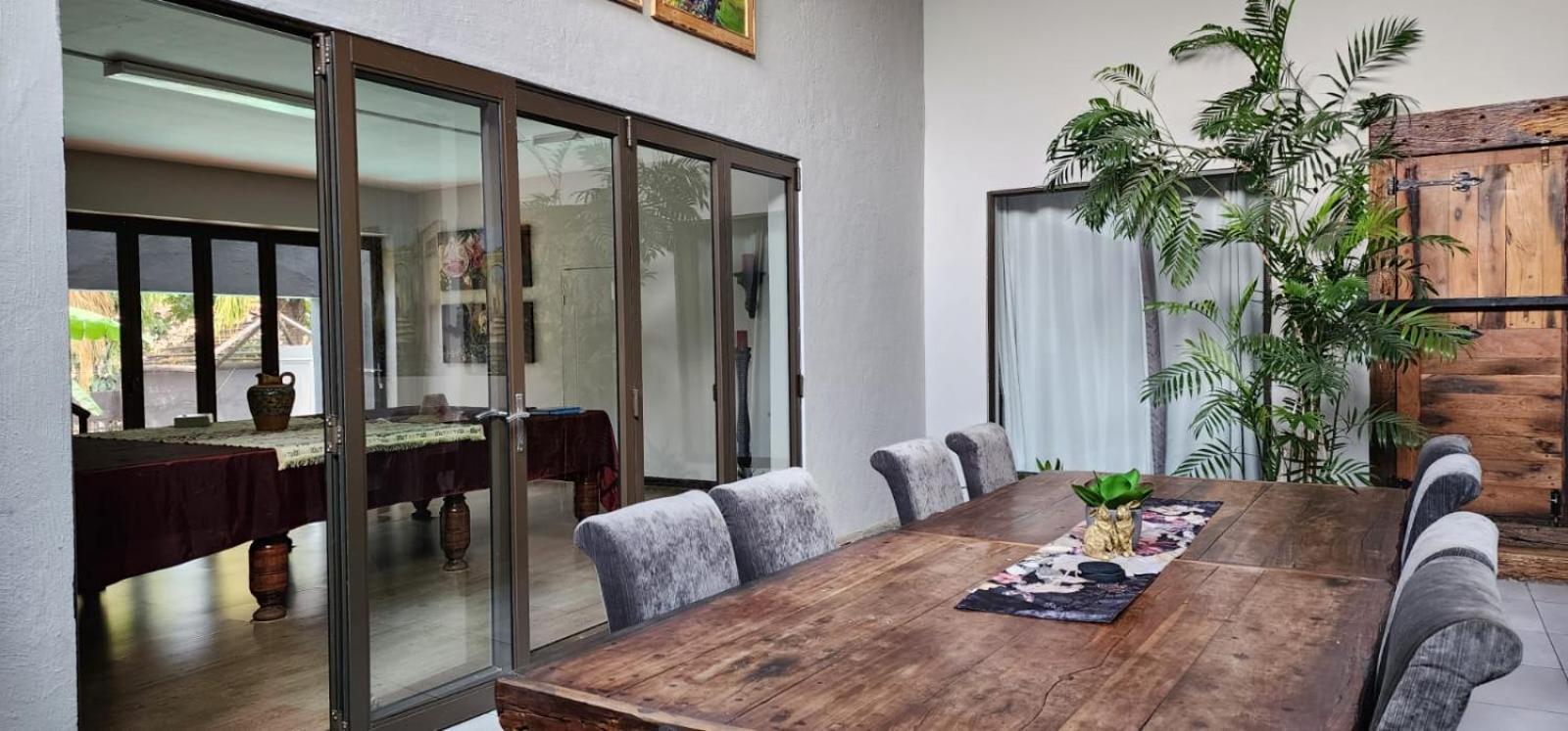 Expansive 5-bedroom House Holiday home *