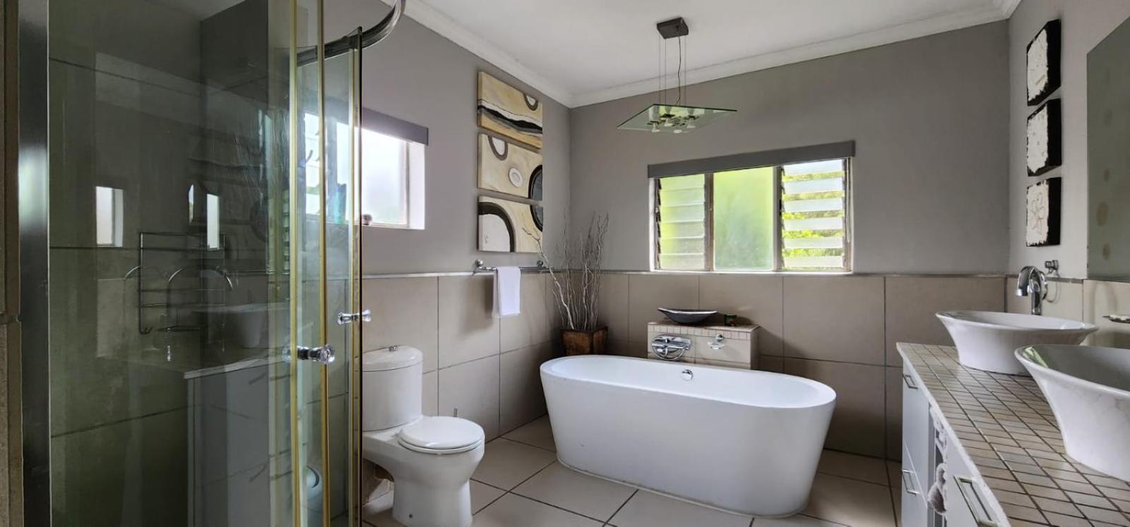 Holiday home Expansive 5-bedroom House