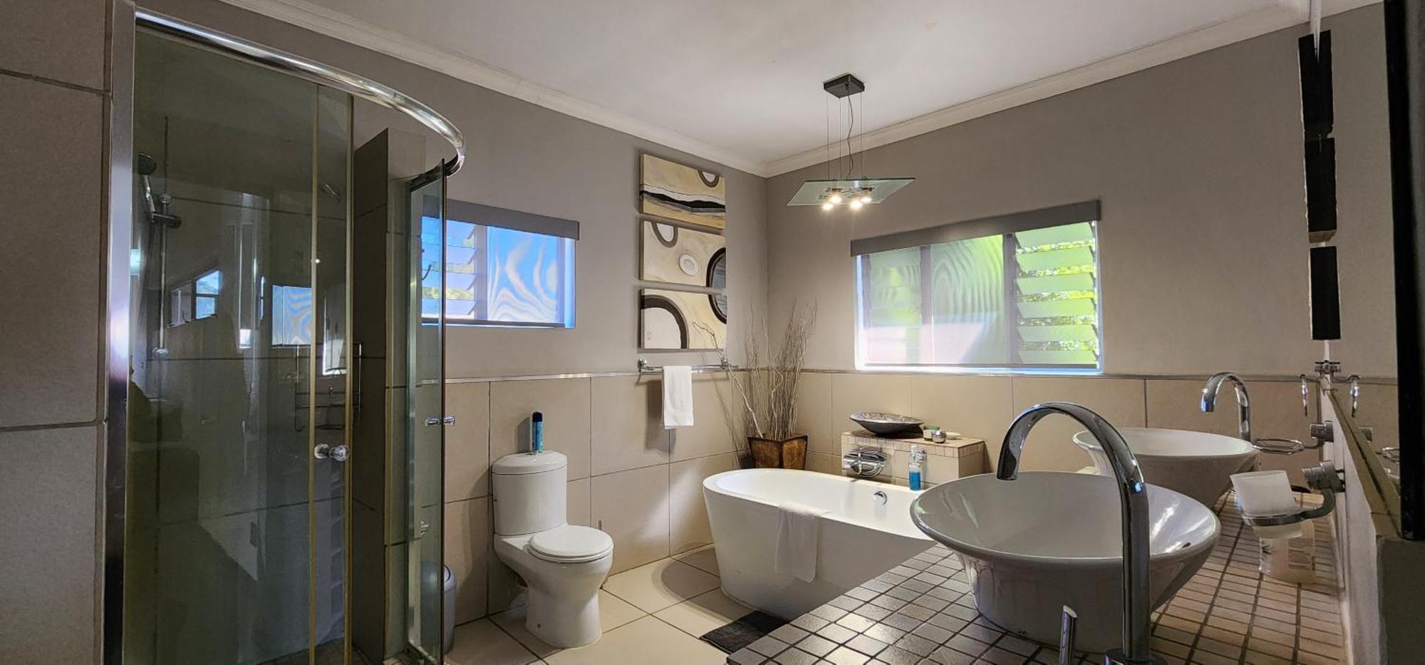 Expansive 5-bedroom House Holiday home *